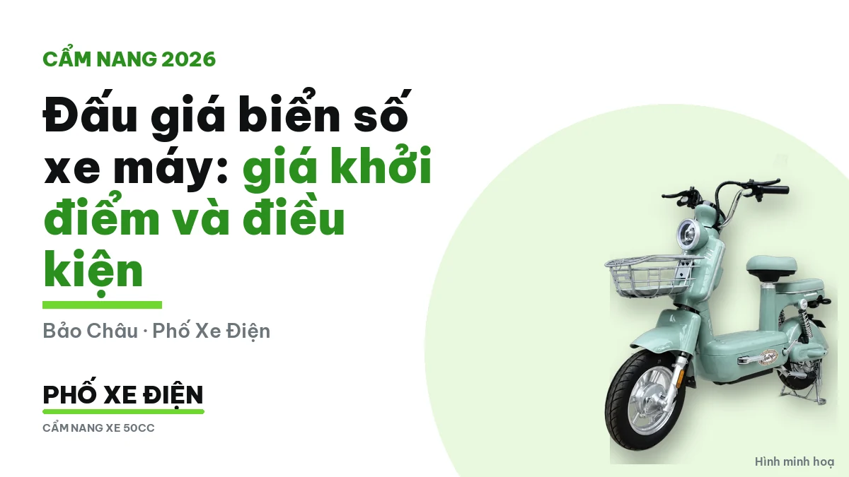 Biển số xe máy gắn trên xe trước sân nhà