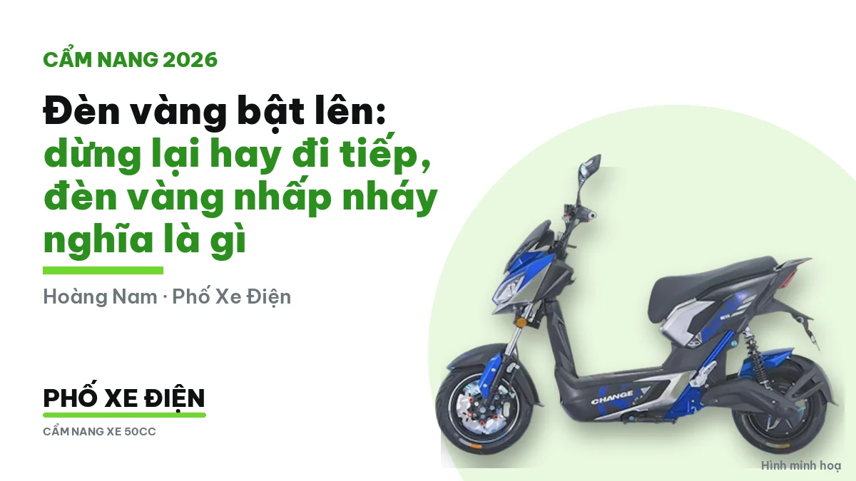 Xe máy dừng trước vạch dừng khi đèn vàng bật lên