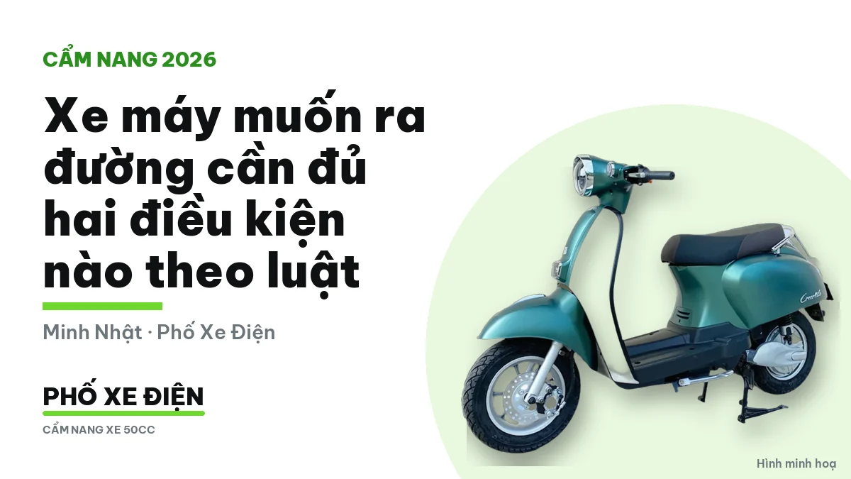 Xe máy dựng trước cổng nhà buổi sáng