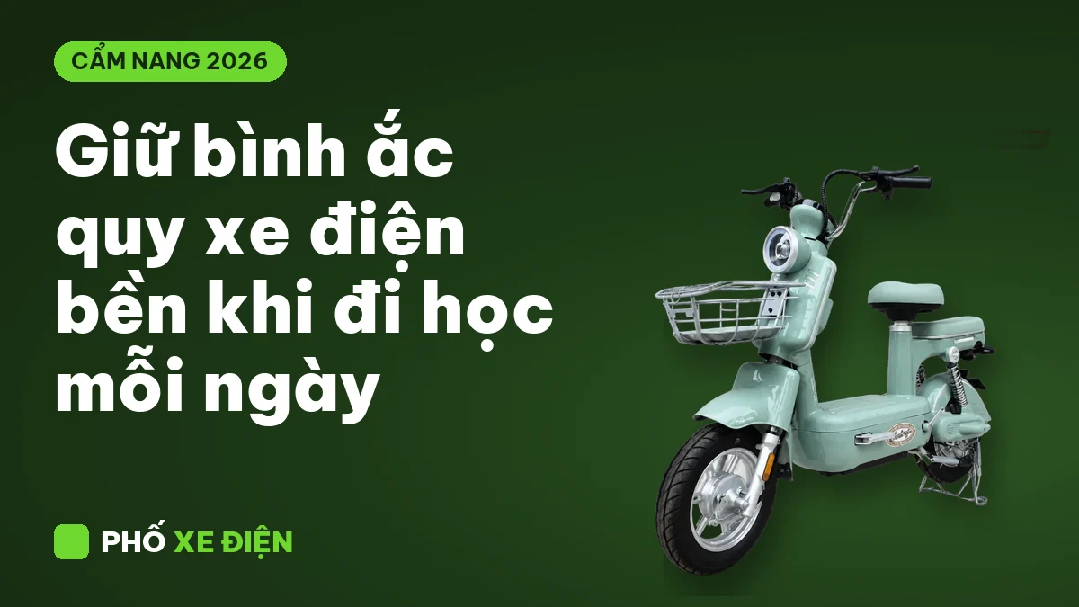 Xe điện đỗ nơi khô thoáng trong nhà, đang cắm sạc gọn gàng