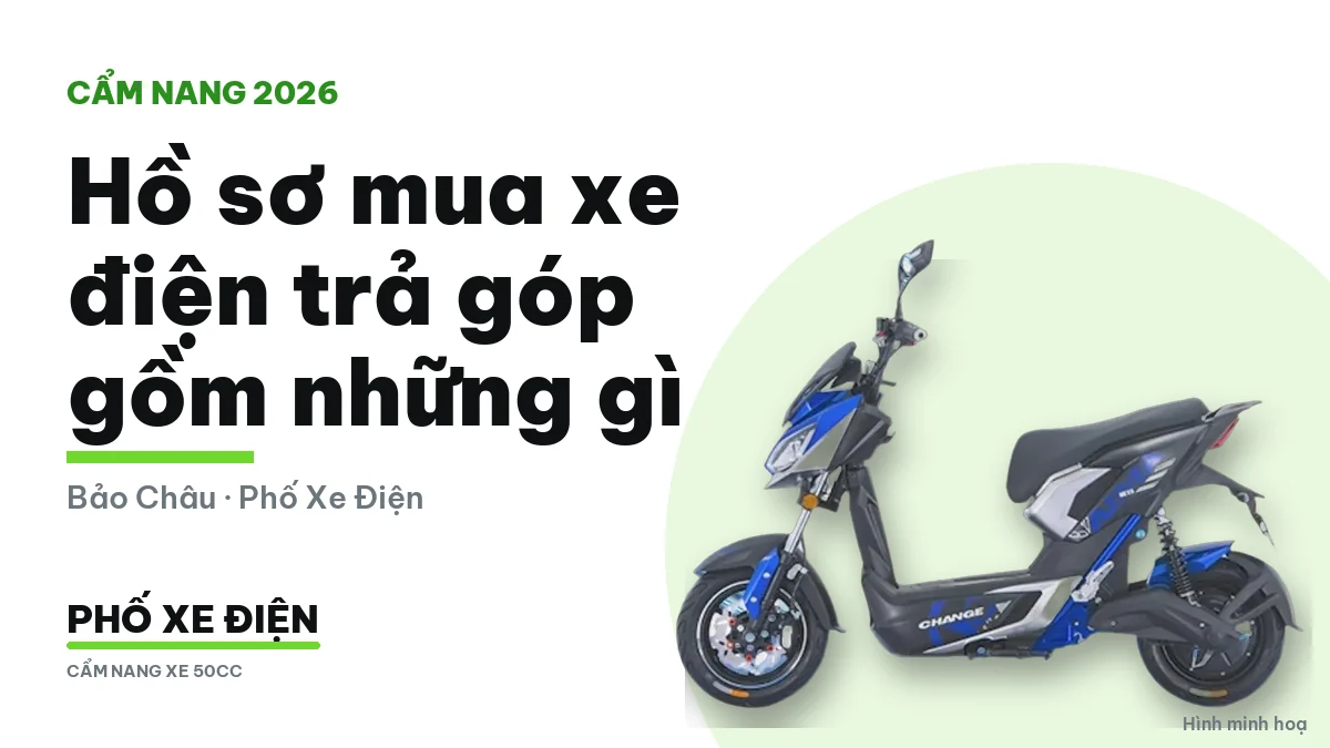 Xe điện mới và hồ sơ mua xe điện trả góp đặt trên bàn tại cửa hàng