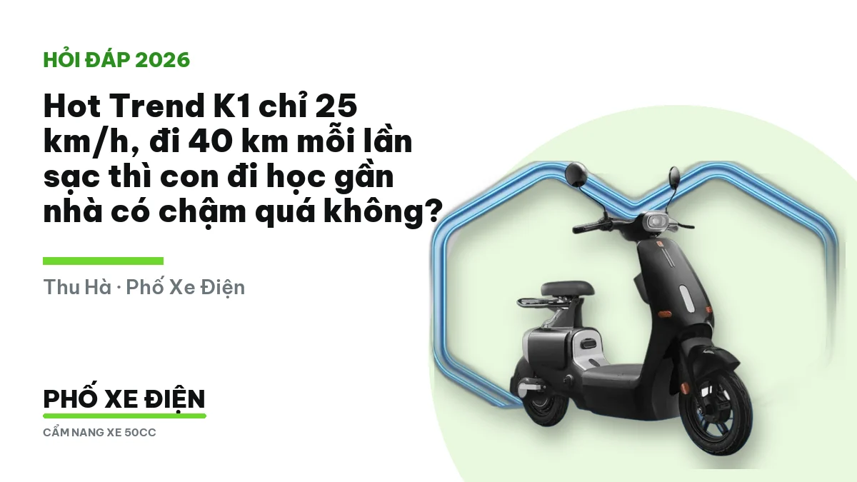 Xe điện Hot Trend K1 dựng trước cổng trường buổi sáng
