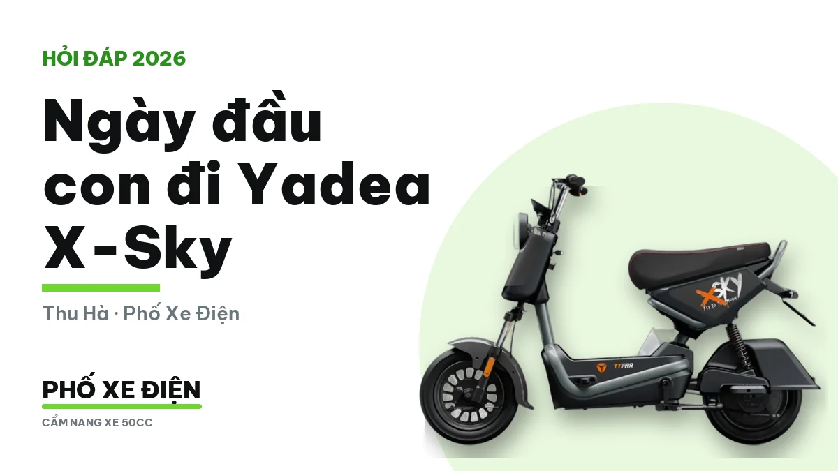 Xe điện Yadea X-Sky dựng trước cửa hàng buổi chiều