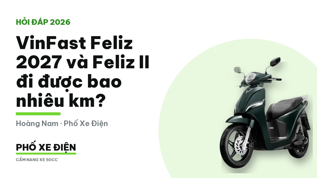 Xe máy điện đậu bên lề đường buổi sáng