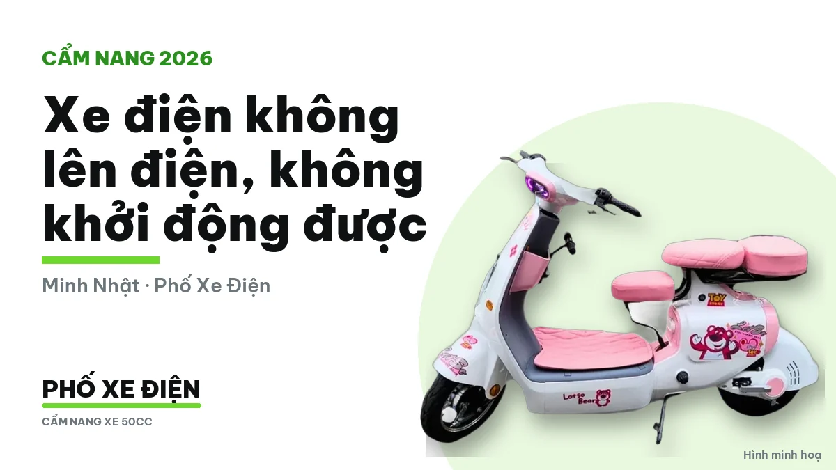 Xe điện dựng trước cửa nhà buổi sáng, ổ khóa điện nhìn rõ