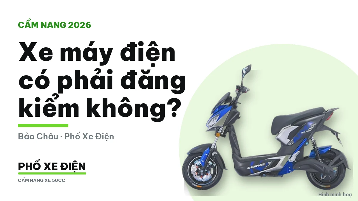 Xe máy điện đậu trước cửa hàng xe buổi sáng