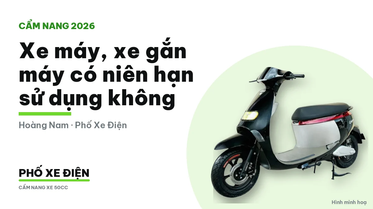 Xe máy dựng trong sân nhà buổi sáng