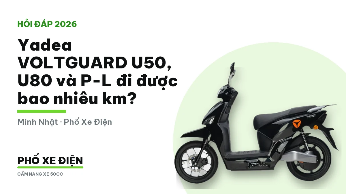 Xe máy điện đậu bên lề đường buổi sáng